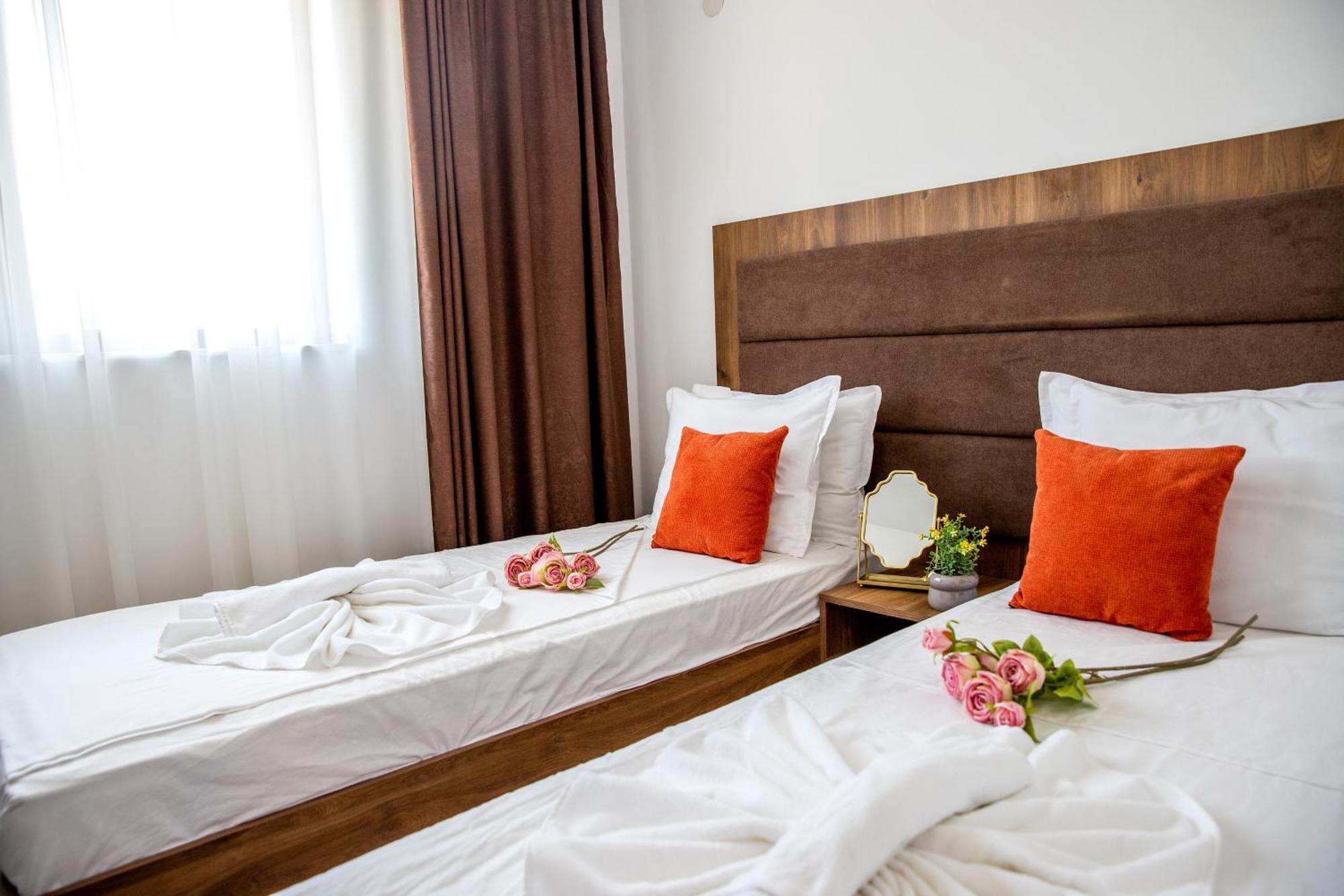 Two-Bedroom Premium Apartment 산콘스탄틴앤헬레나 외부 사진