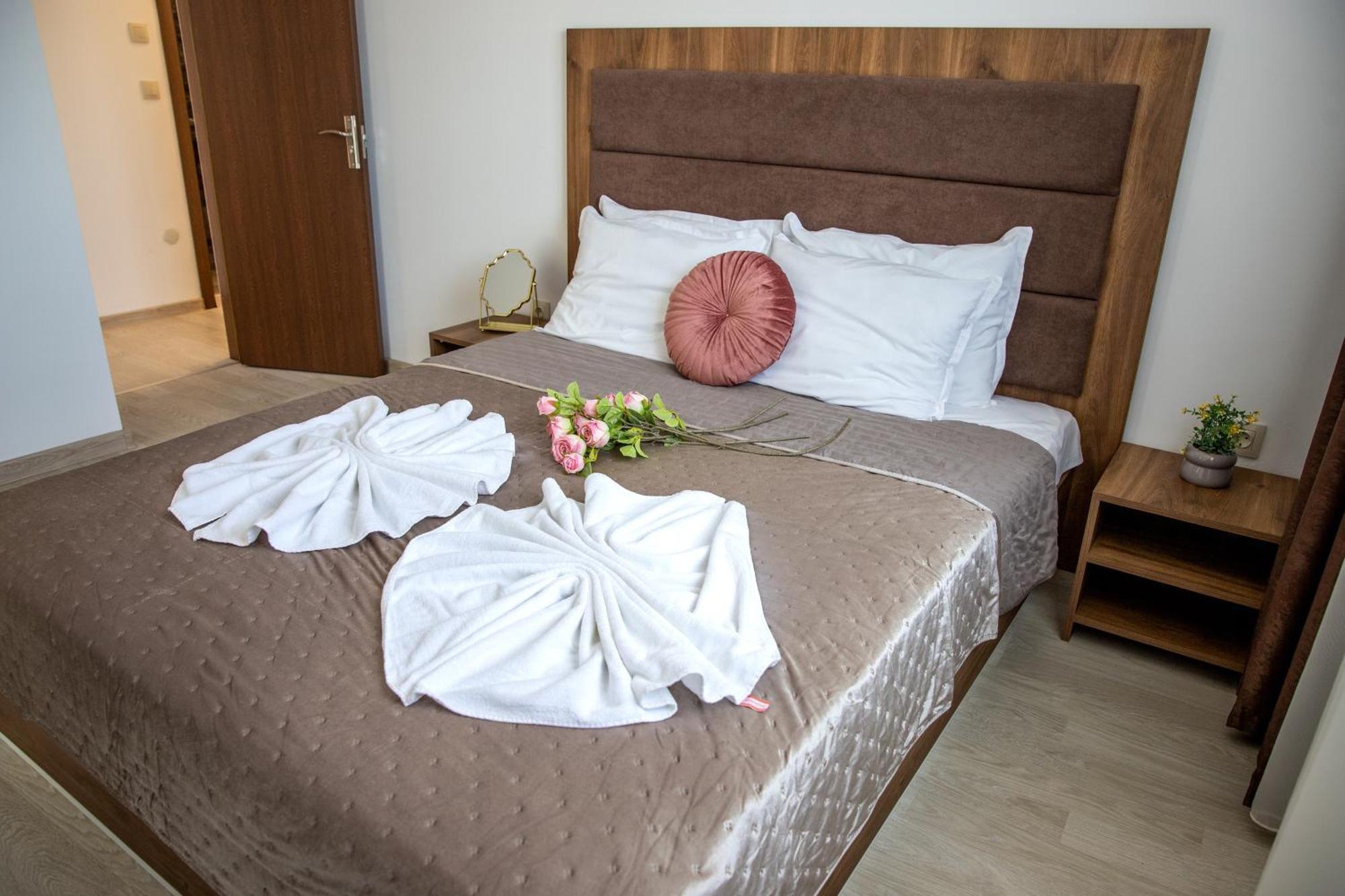 Two-Bedroom Premium Apartment 산콘스탄틴앤헬레나 외부 사진